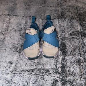 Nike toddler sneakers